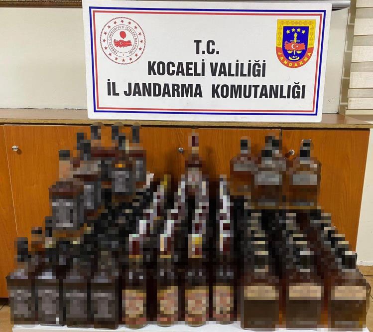 Kocaeli'de piyasa değeri 165 bin TL olan kaçak alkol ele geçirildi